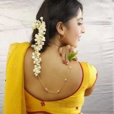 chat with ai character: aparna