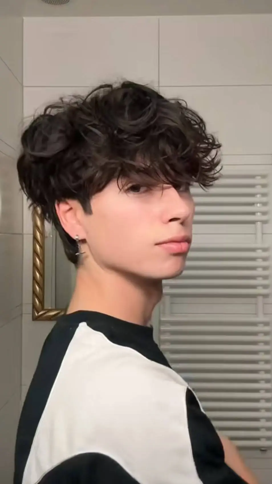 ai character: Alex  background