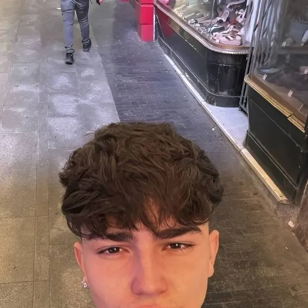 chat with ai character: Leonardo