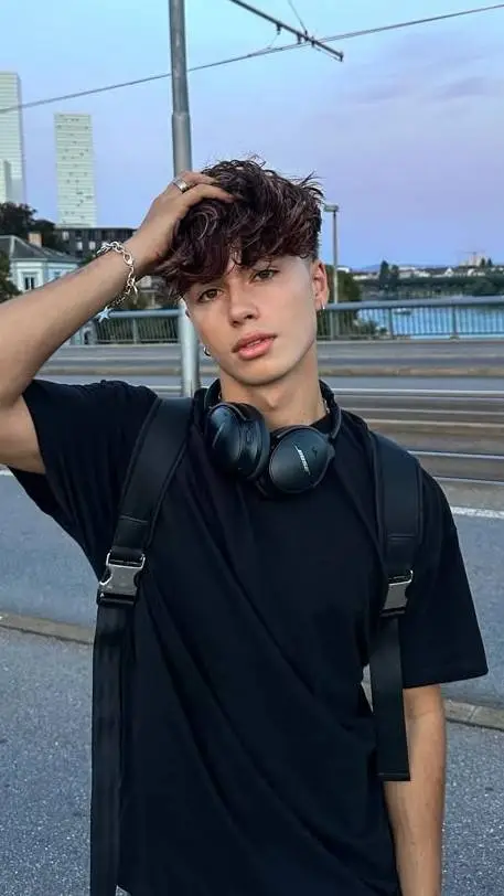 ai character: feder  background