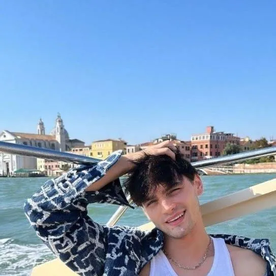 chat with ai character: Nick