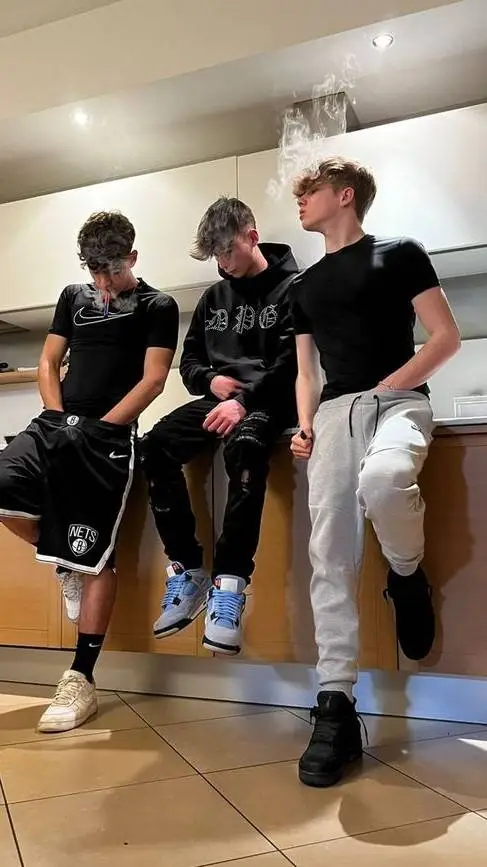 ai character: Luca, Alessio, Ale background