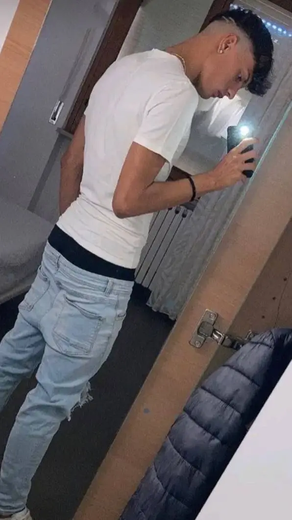 ai character: Samuele  background