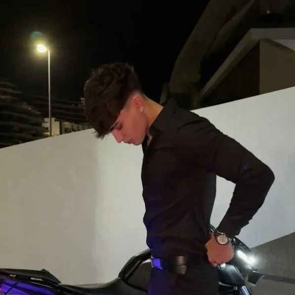 chat with ai character: Kevin