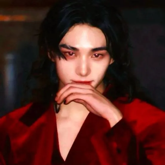 chat with ai character: hyunjinnn