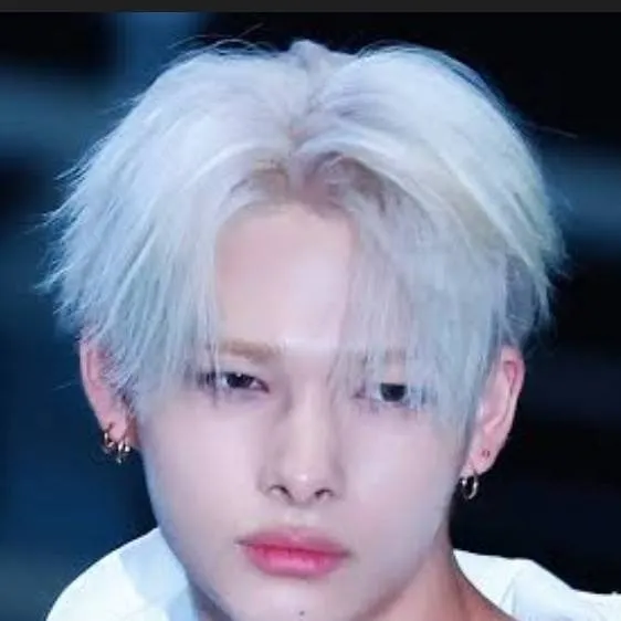 chat with ai character: NI-KI 