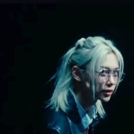 chat with ai character: 🌙Felix