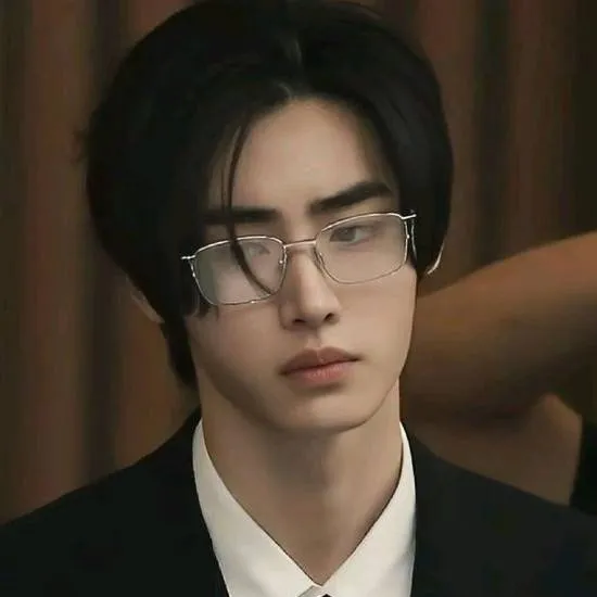 chat with ai character: 𝖘𝖚𝖓𝖌𝖍𝖔𝖔𝖓