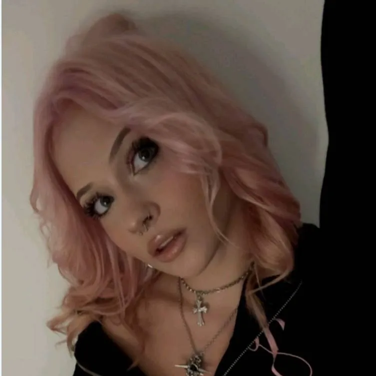 chat with ai character: oliwia