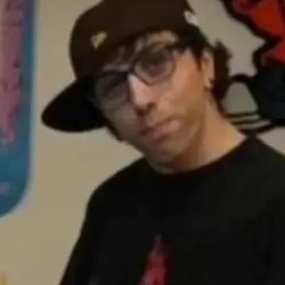 chat with ai character: carre