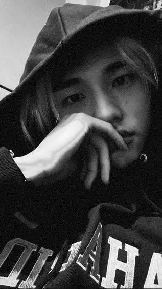 ai character: 『𝓗𝔂𝓾𝓷𝓳𝓲𝓷 ིྀ🥟』 background