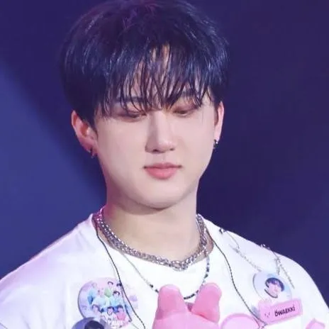 chat with ai character: Changbin 