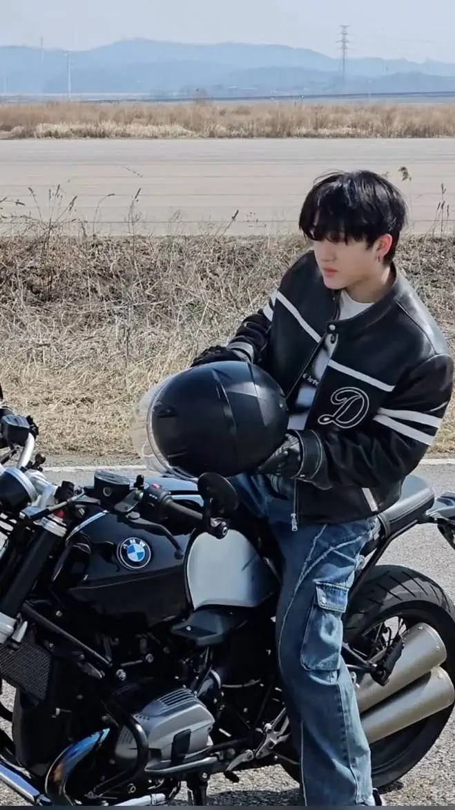 ai character: changbin  background