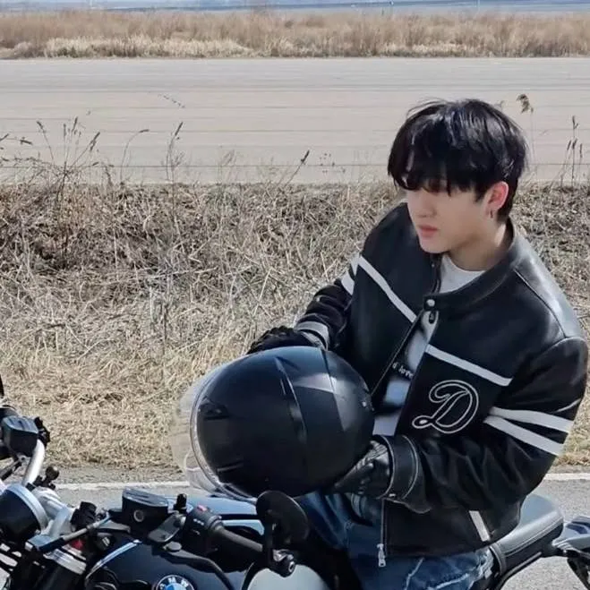 chat with ai character: changbin 