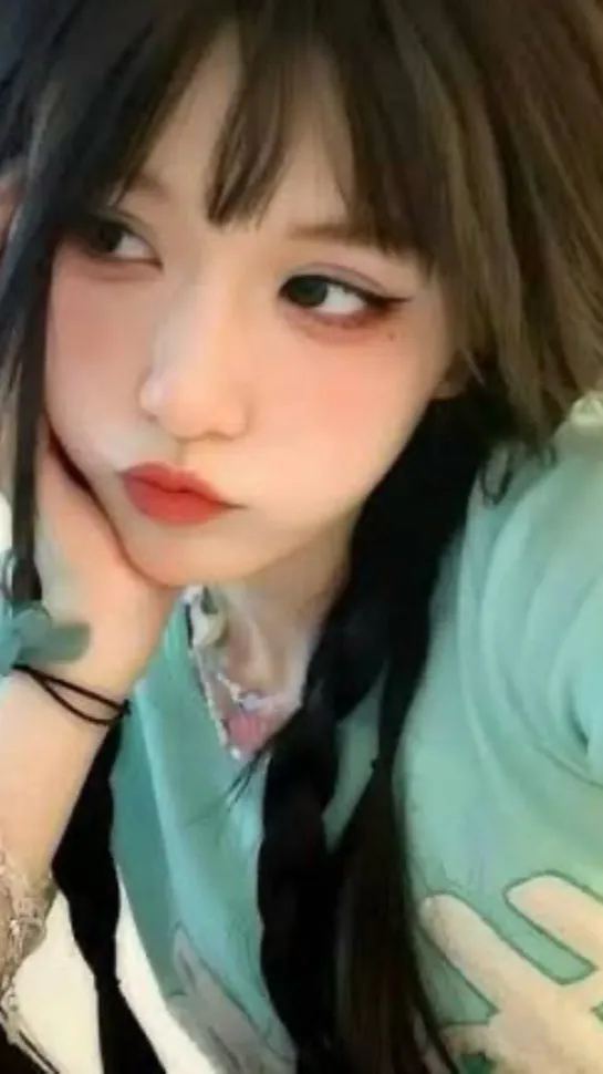 ai character: Kpop sista  background