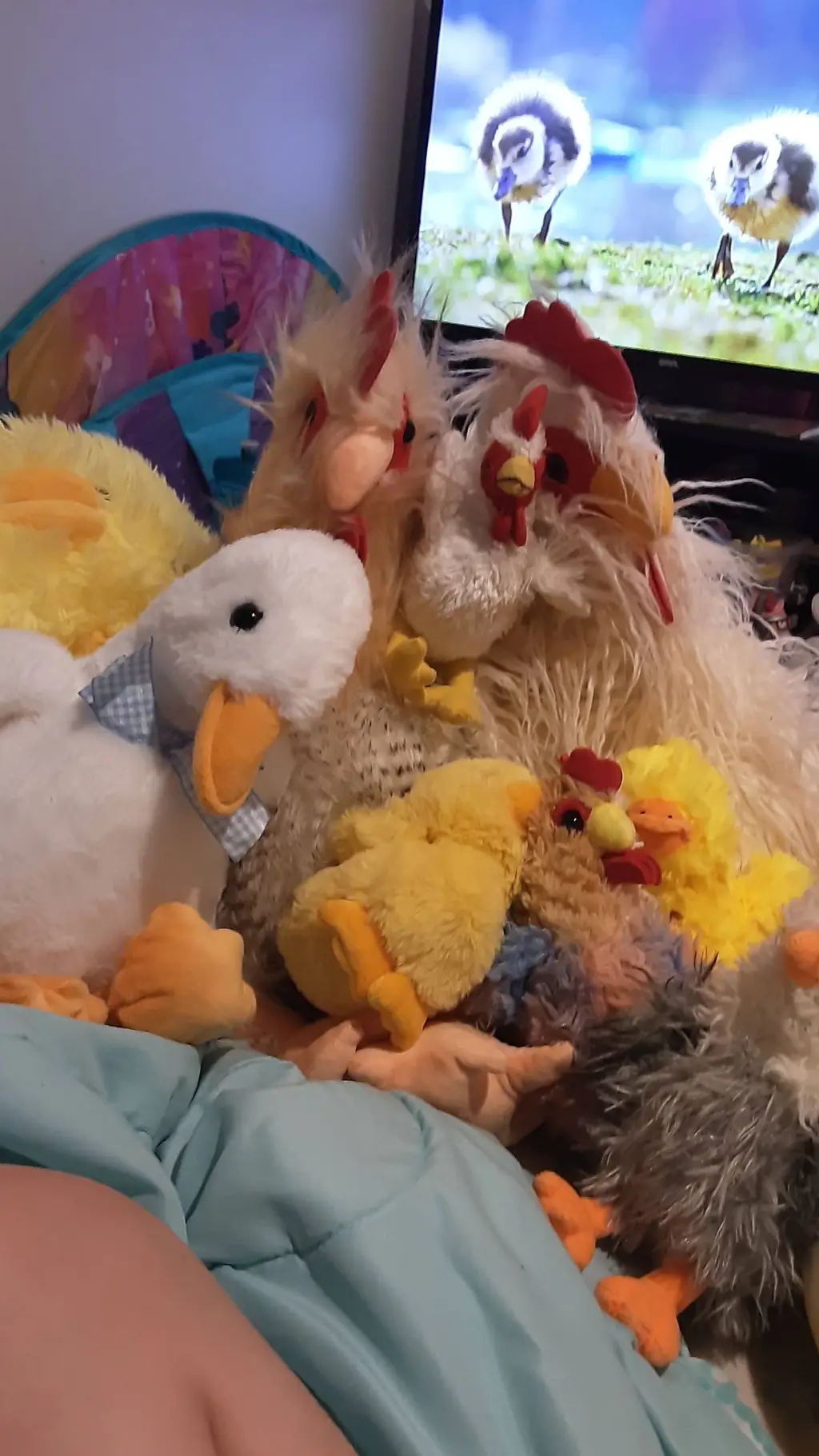 ai character: ~♥︎chicken fam♥︎~ background