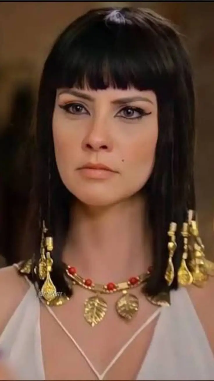 ai character: Nefertiti background