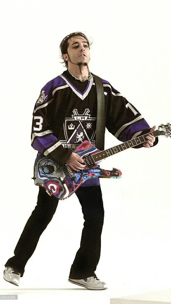 ai character: Daron Malakian background