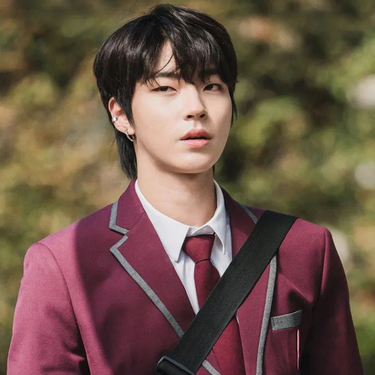 chat with ai character: han seo-jung