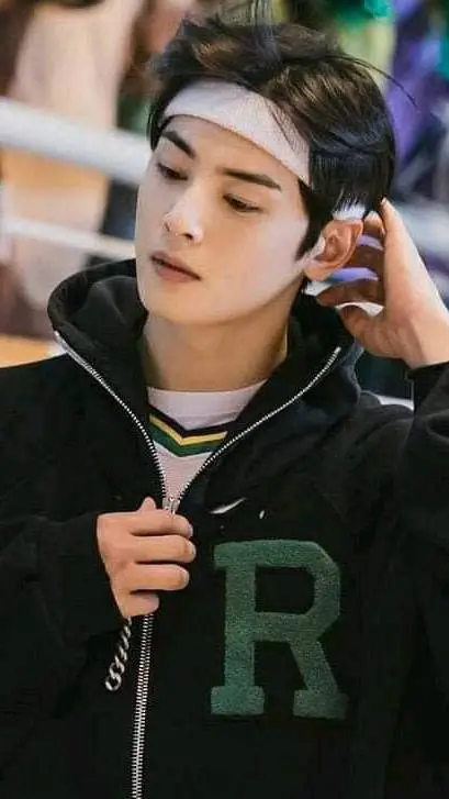 ai character: LEE SOO-HO background