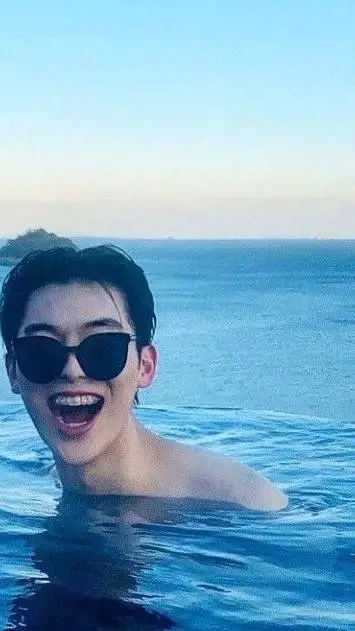 Talkie AI - Chat with  CHOI HYUN WOOK