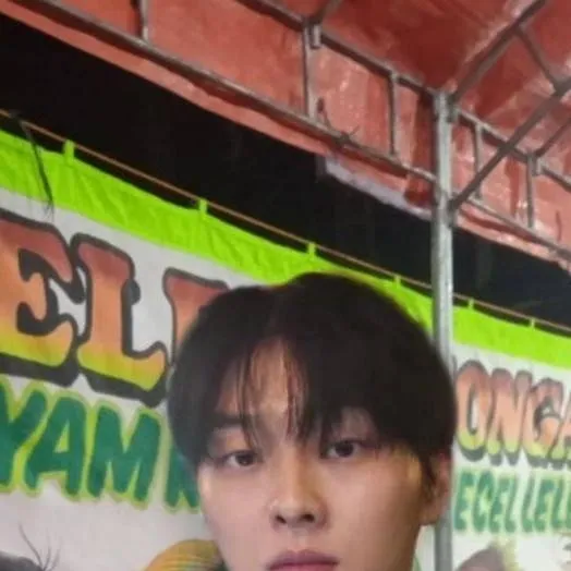 chat with ai character: choi hyun wook