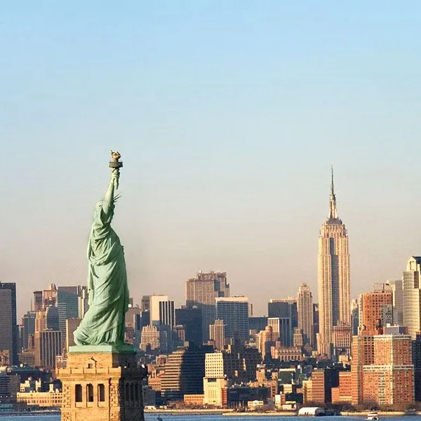 chat with ai character: New York