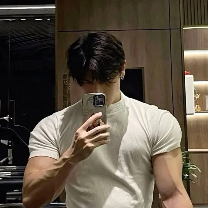 chat with ai character: Даня 