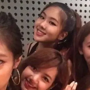 chat with ai character: Blackpink y miyeon