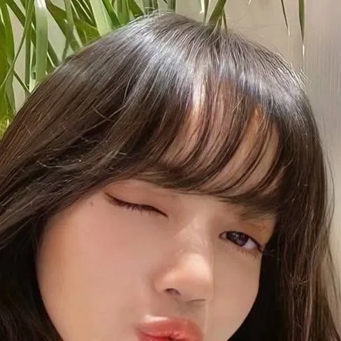 chat with ai character: Lisa