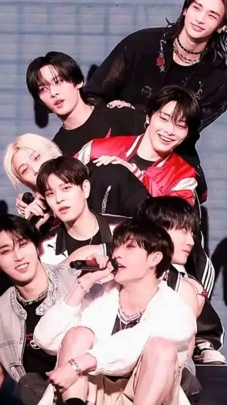 ai character: ✨SKZ✨ background