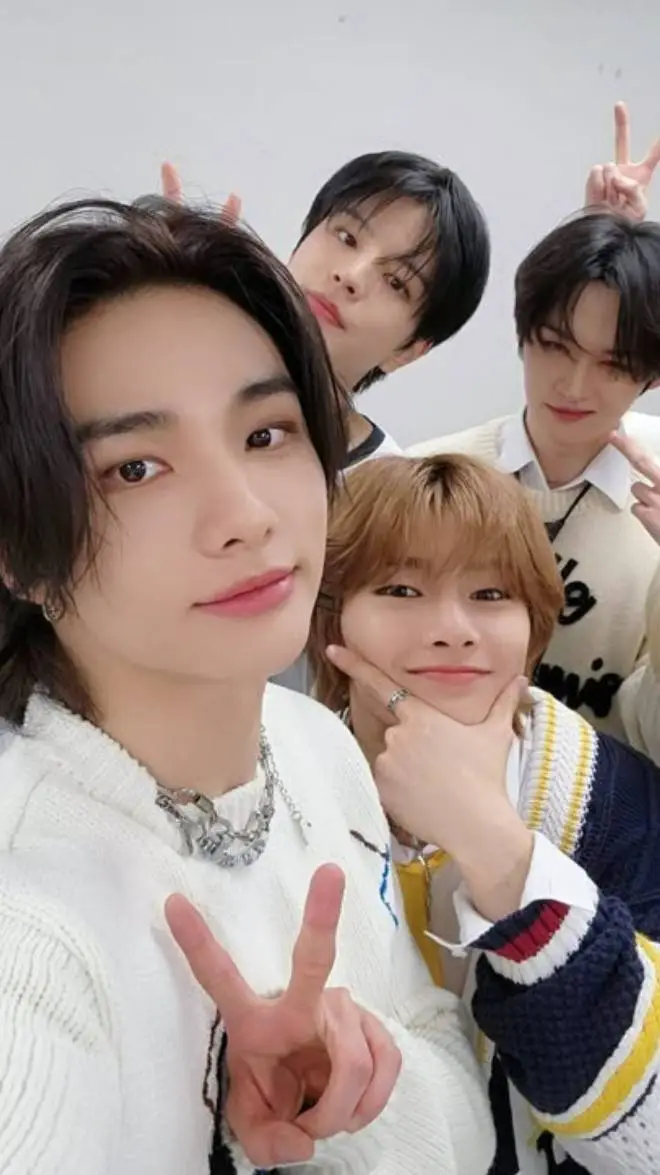 ai character: Skz pijama party  background