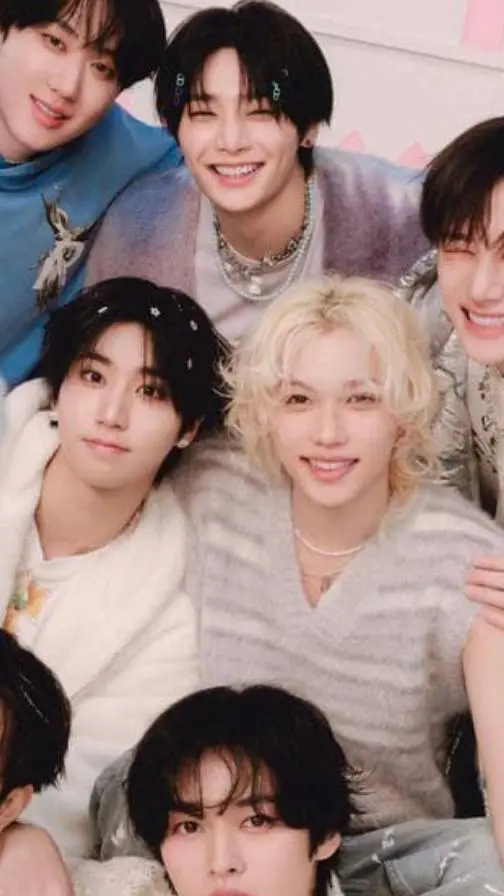 ai character: skz pijama party background