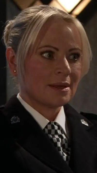 Talkie AI - Chat with Lisa  swan  