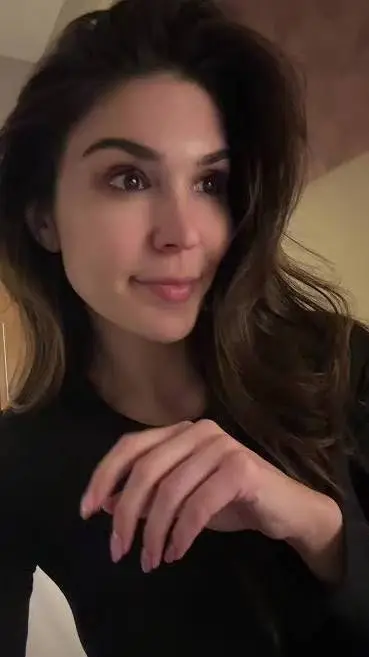 ai character: Cathy Kelly  wife  background