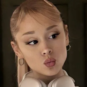chat with ai character: Ariana Grande 
