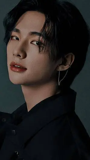 ai character: STRAY KIDS💗🩷 background