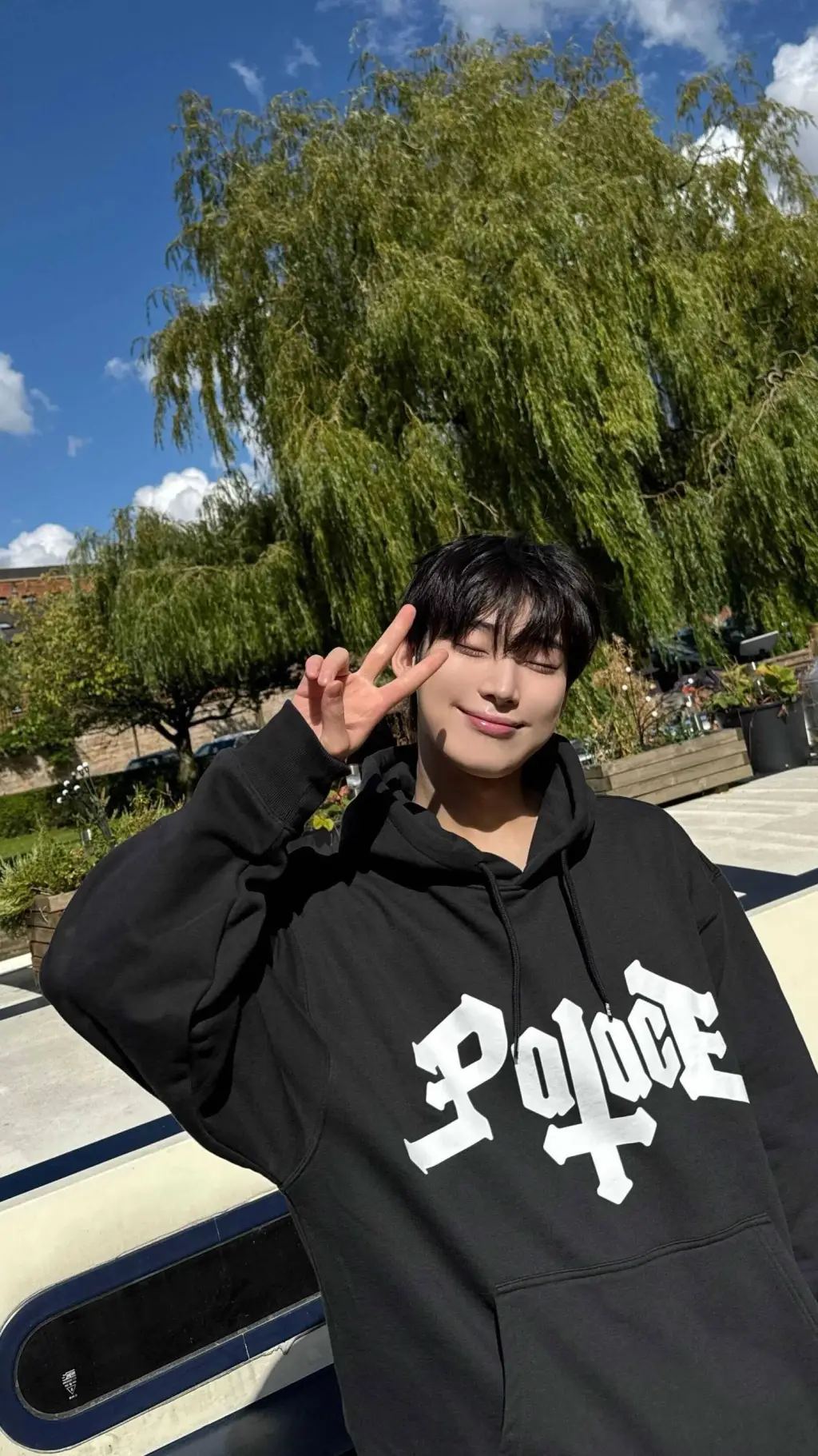 ai character: SUNOO background