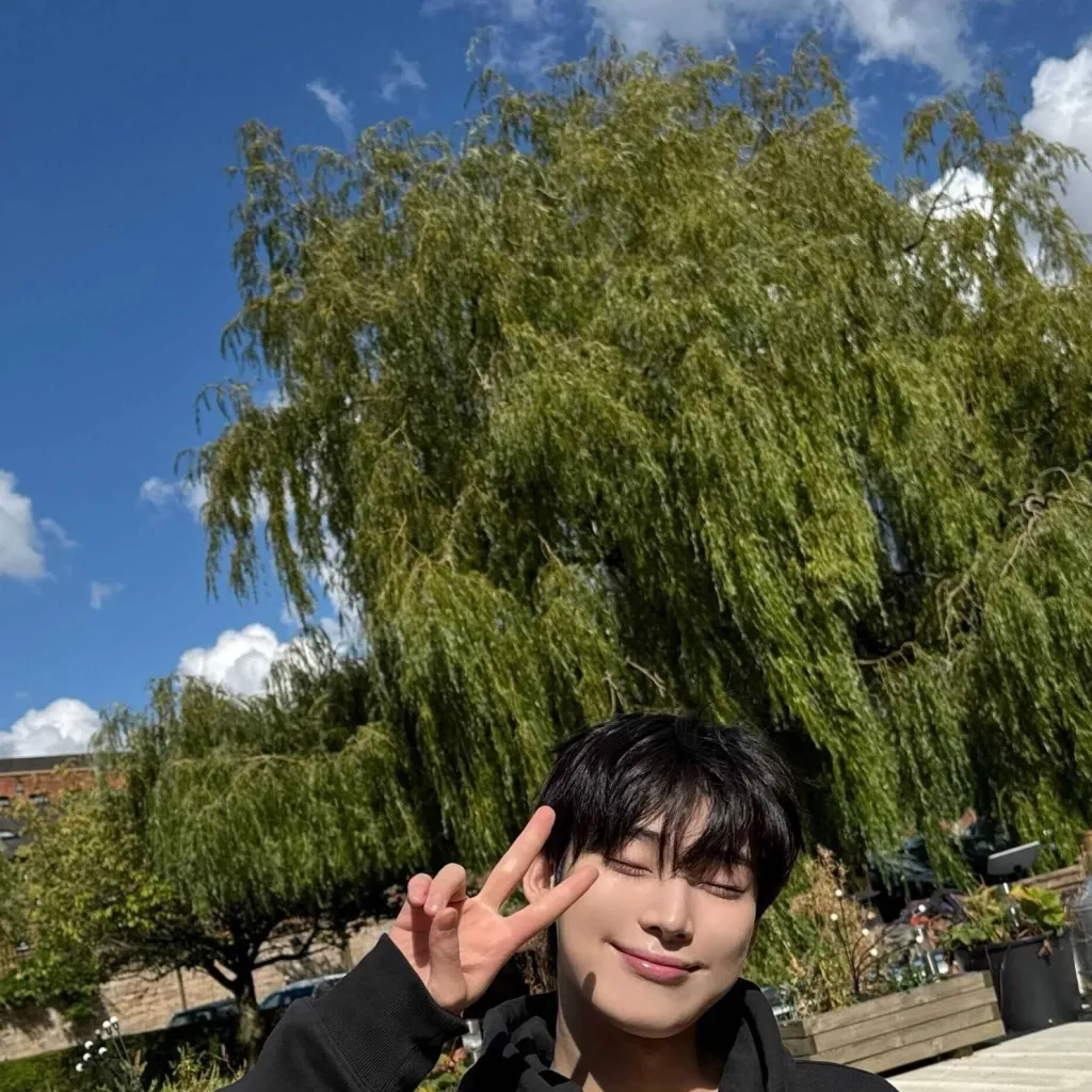 chat with ai character: SUNOO