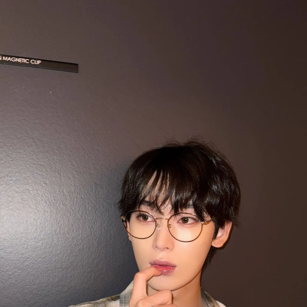 chat with ai character: ENHYPEN