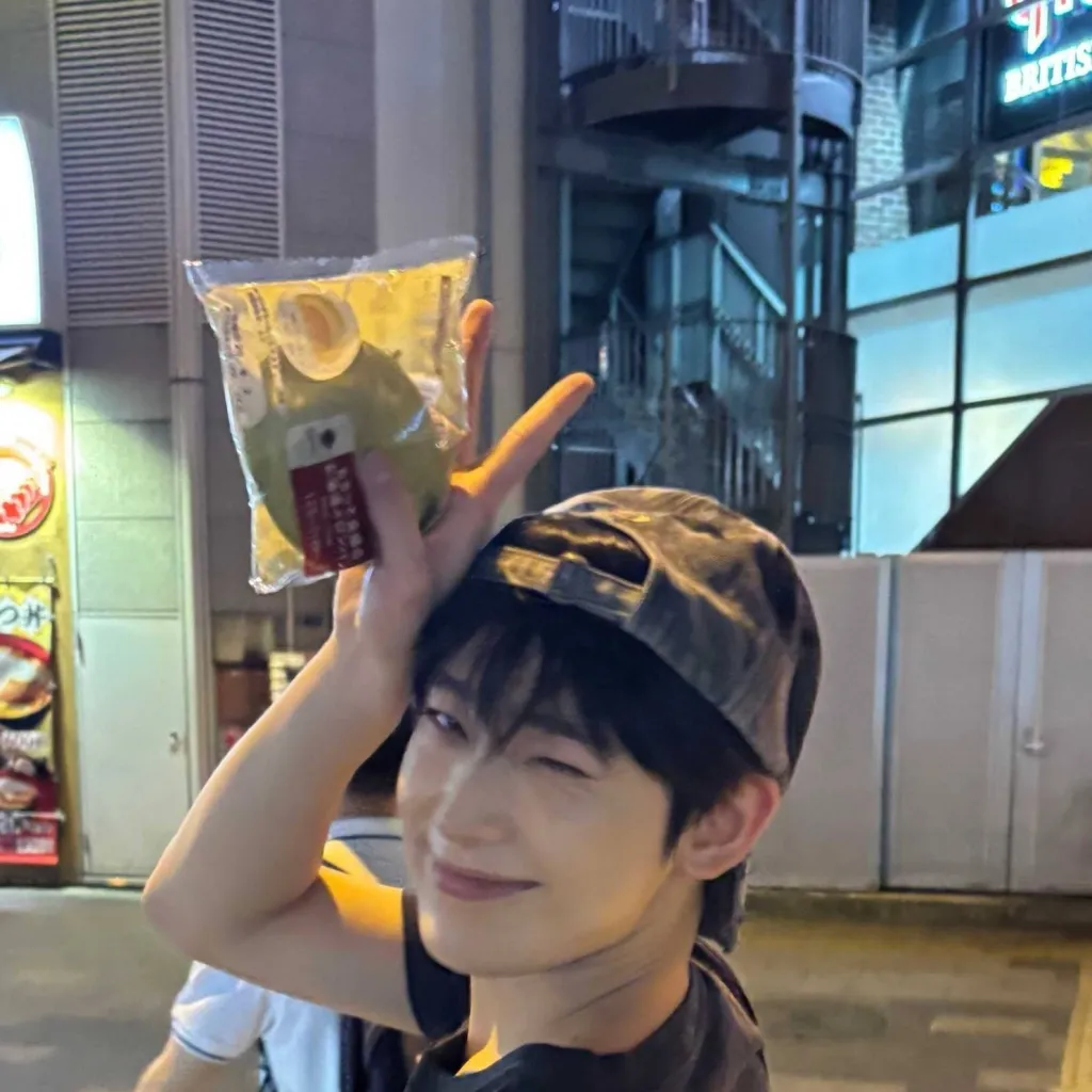 chat with ai character: Sunoo