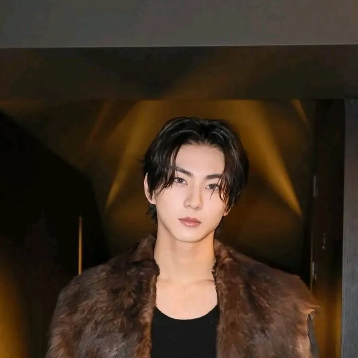 chat with ai character: ENHYPEN