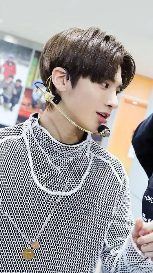 ai character: TAEHYUN!  background