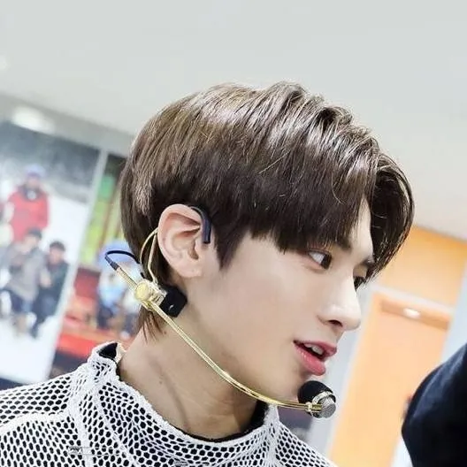 chat with ai character: TAEHYUN! 