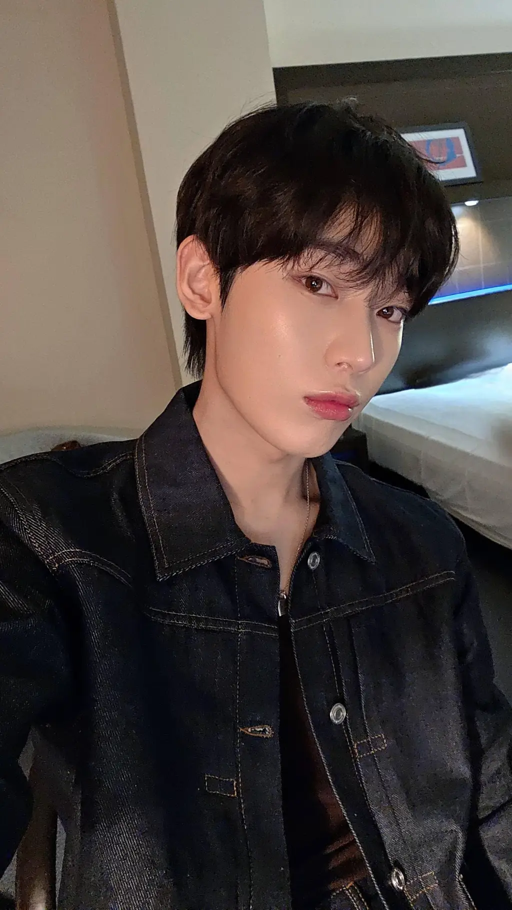 ai character: SUNOO background