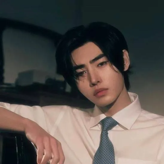 chat with ai character: SUNGHOON