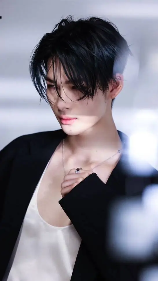 ai character: NIKI background