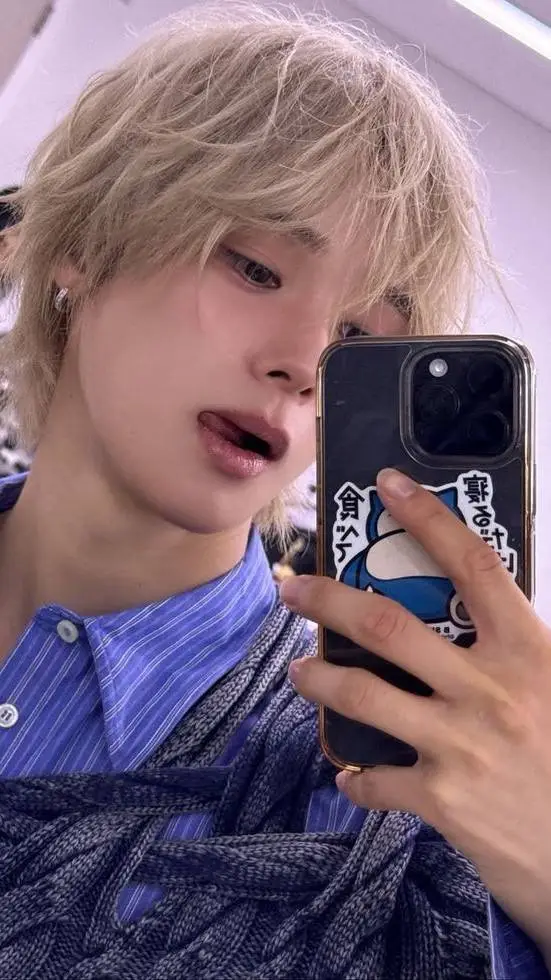 ai character: K &team🌸🫶 background