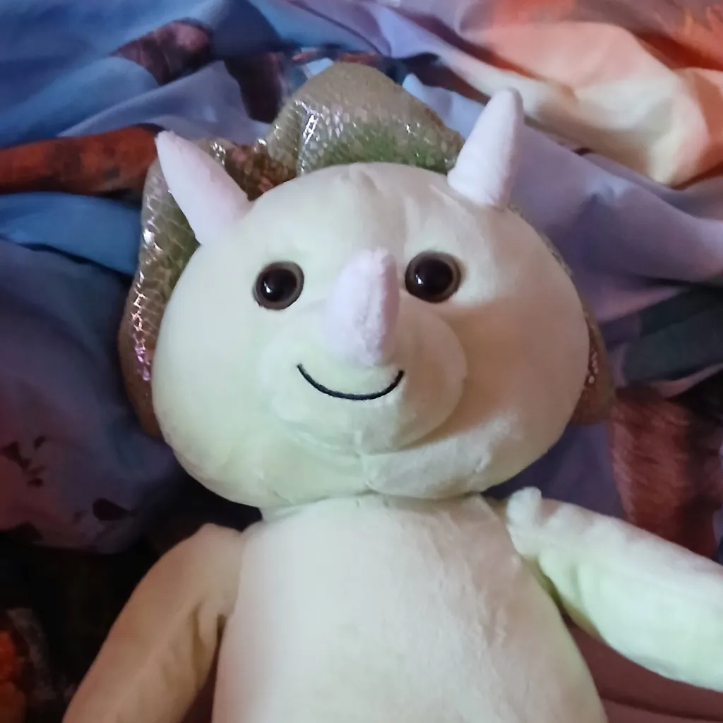 chat with ai character: green dino plush