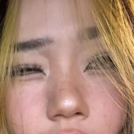 chat with ai character: Annie Zheng🙏